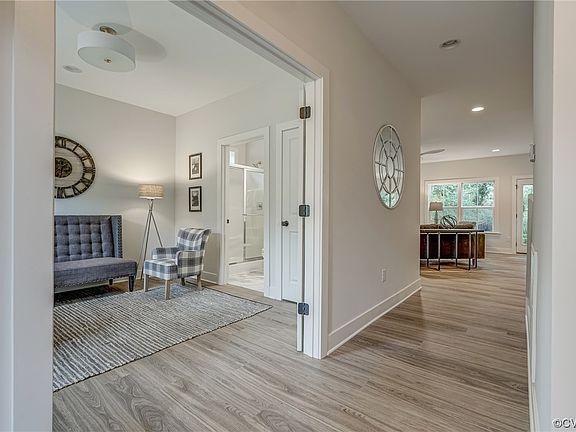 5th image of 8109 Costin Dr