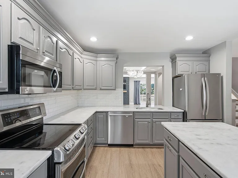 12087 Edgemere Cir — Photo 8