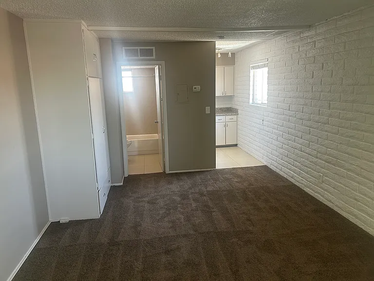 742 E Flynn Ln #8 — Photo 3