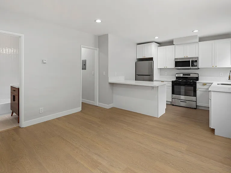 1107 E 3rd St #A — Photo 13