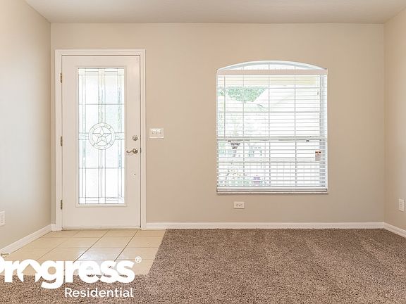 3rd image of 664 Winding Lake Dr