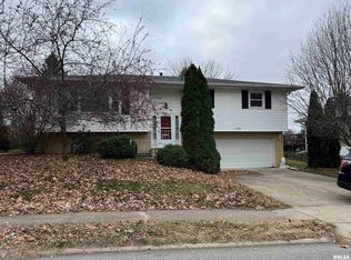 2424 Willow St, Pekin, IL 61554