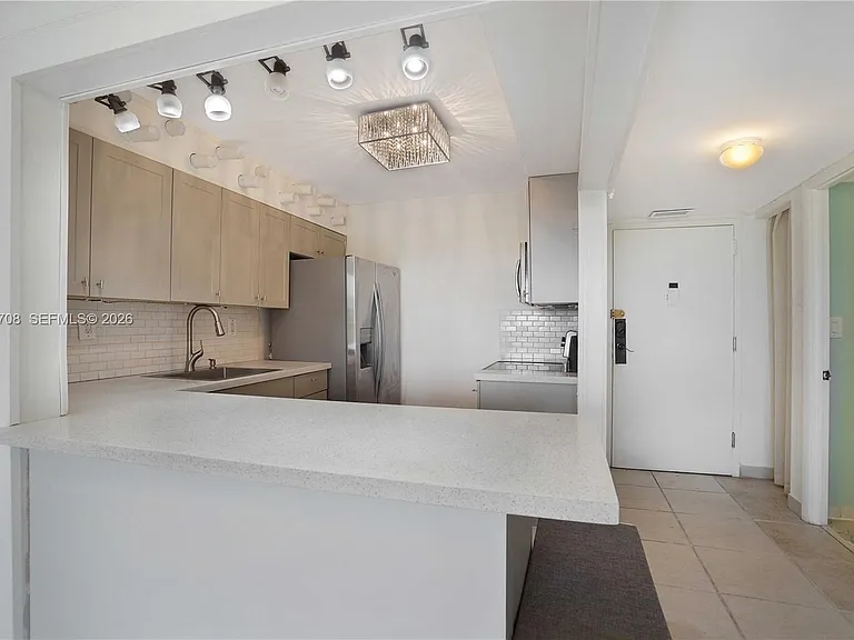 6900 Bay Dr #3H — Photo 4