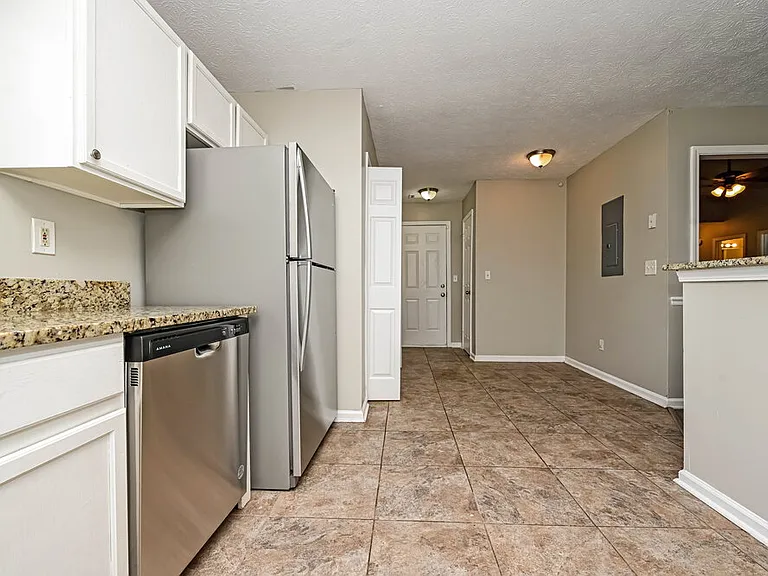 172 Marsh Glen Dr — Photo 10