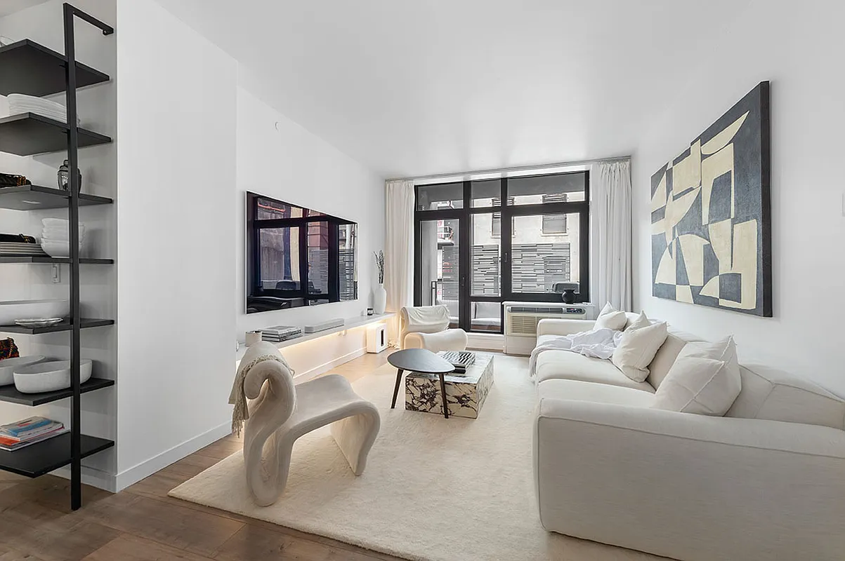 114 Mulberry Street 703