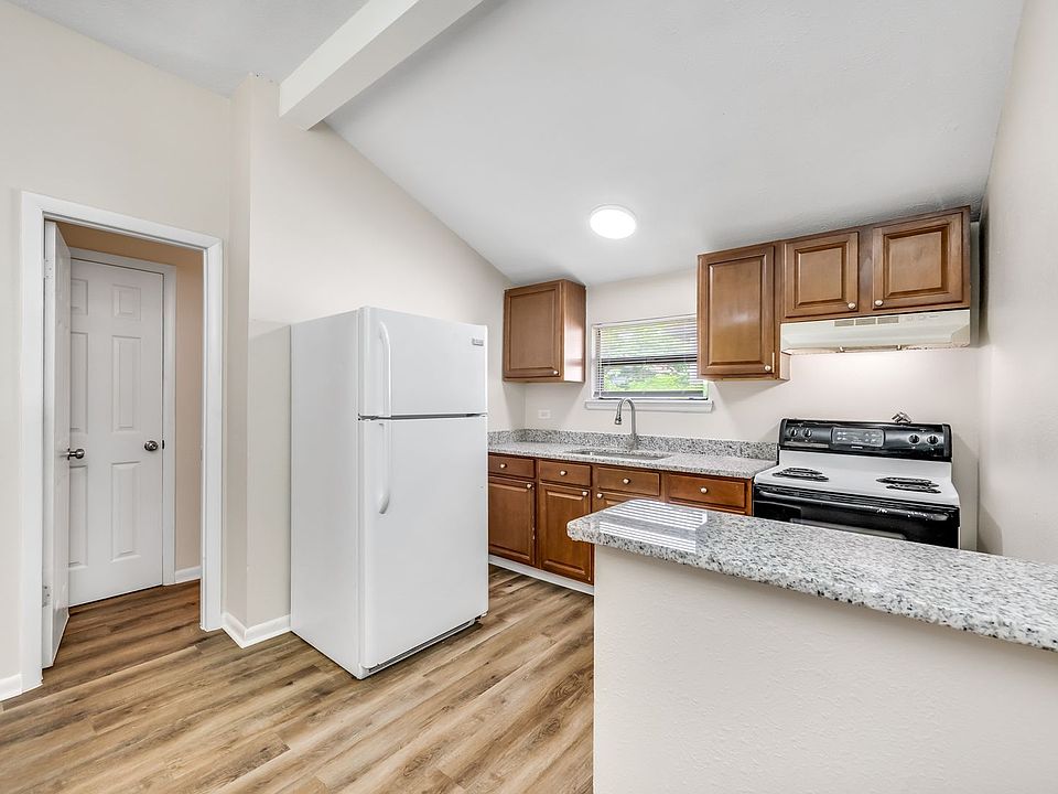 1st image of 207 N Pinewood Ave #17471910