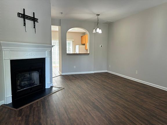 3rd image of 1005 Hamlet Park Dr