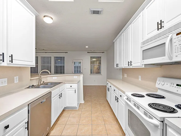12475 Saratoga Woods Ln — Photo 11