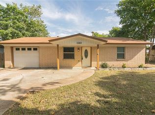 1404 Adams St, Taylor, TX 76574