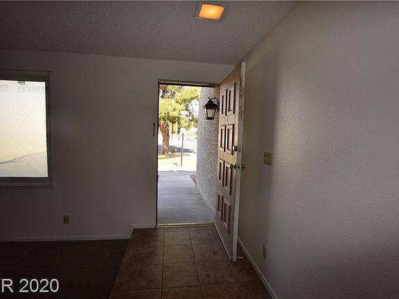 2nd image of 3326 Loma Linda Ln