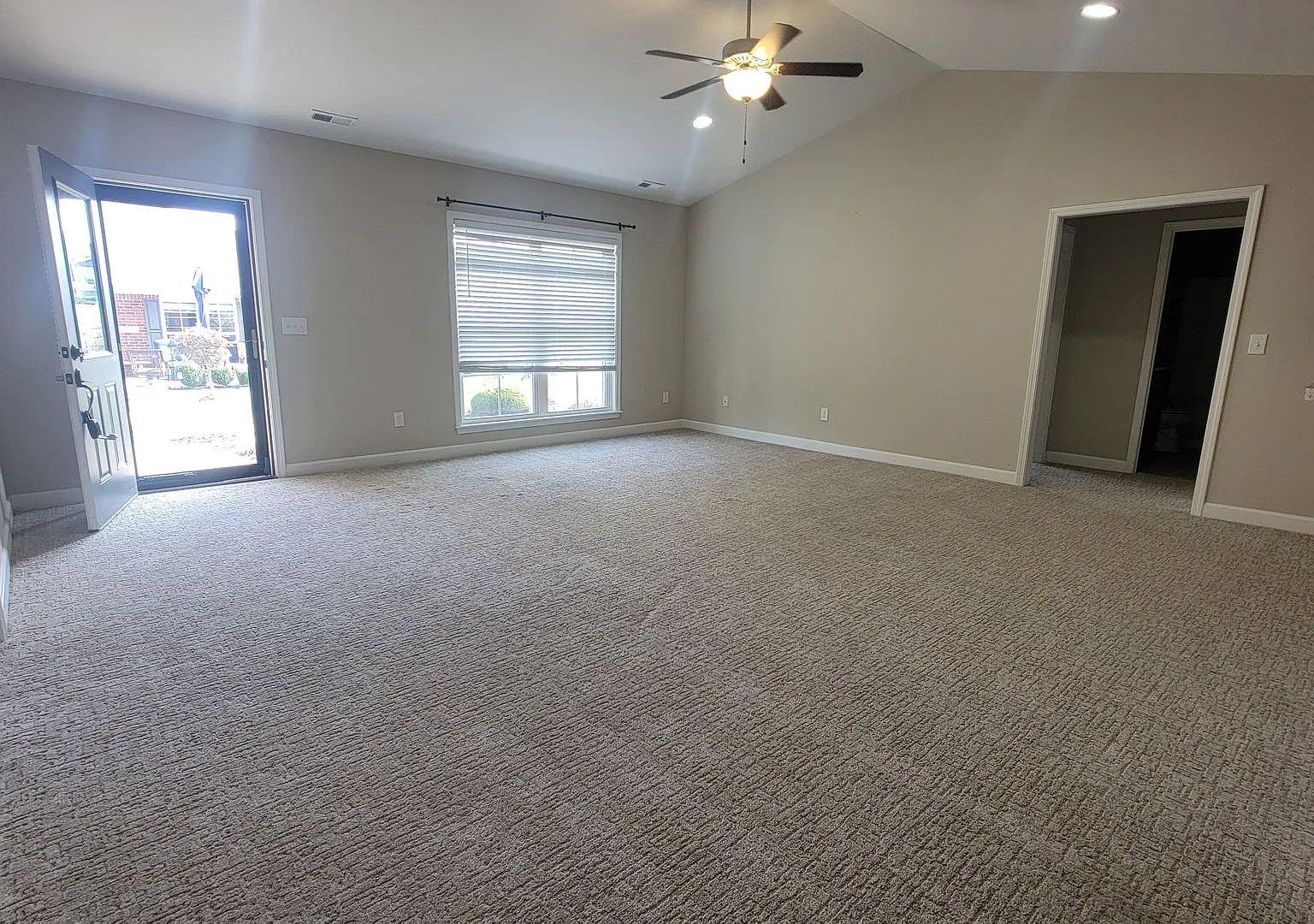 Elegant & spacious 3 bedroom, 2 bathroom condo in Simpsonville — Photo 3