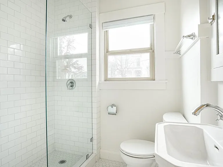 425 B St #4 — Photo 7