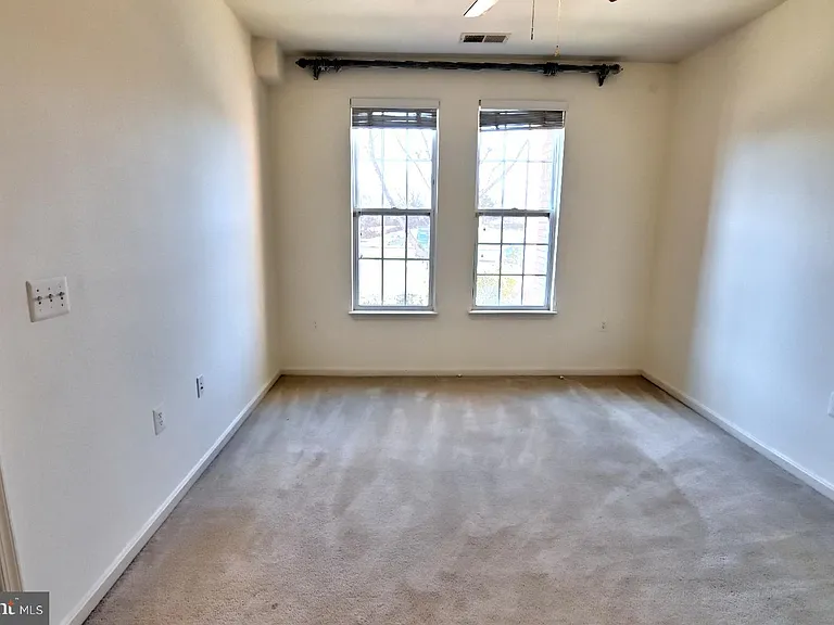 21216 McFadden Sq #108 — Photo 31