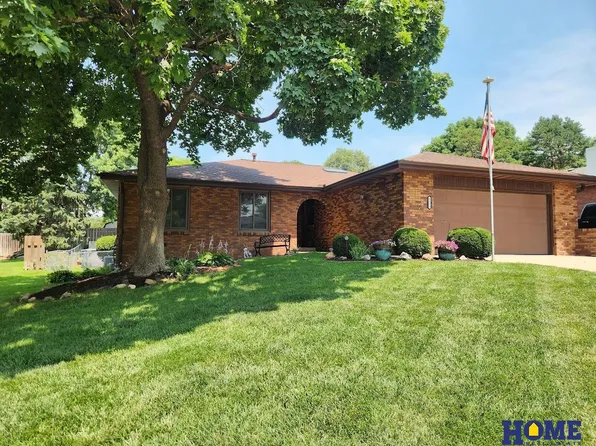 6916 Bernese Blvd, Lincoln, NE 68516