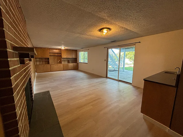 3257 Halverson Ave — Photo 18