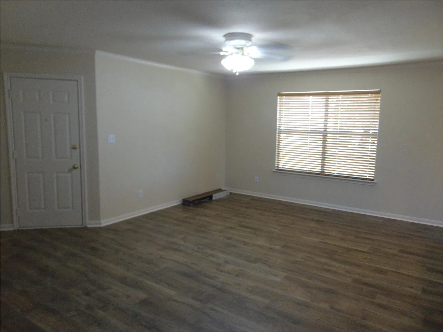 3 bed, 2.5 bath, 1300 sqft, $1,995 — Photo 2