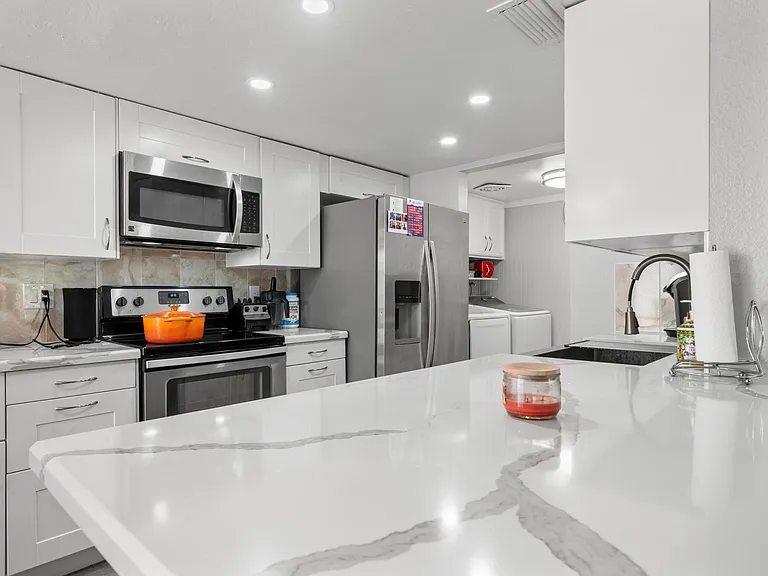 648 E Tam Oshanter Dr — Photo 10