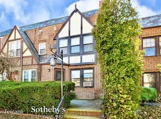 6824 Juno St, Forest Hills, NY 11375