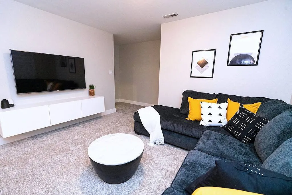 4 bed, $11,129 — Photo 3