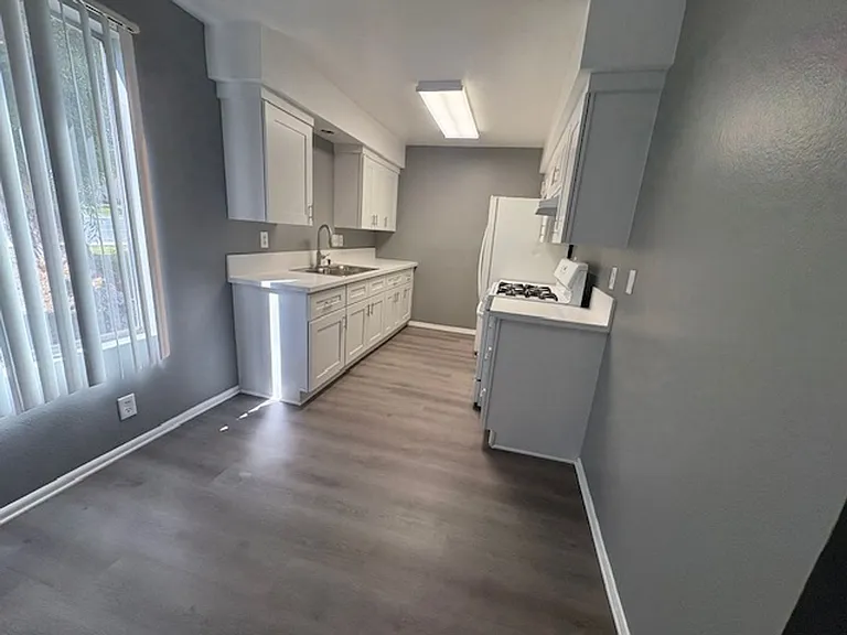 141 W Lambert Rd — Photo 15