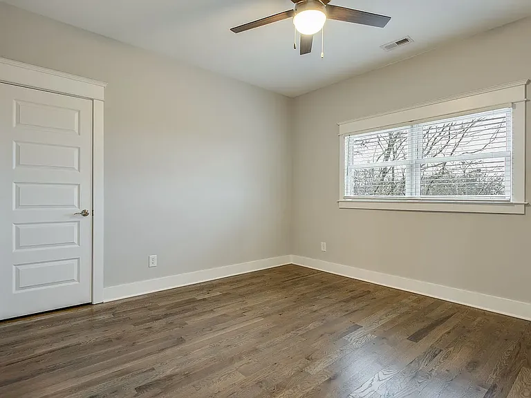 718 S 13th St — Photo 17