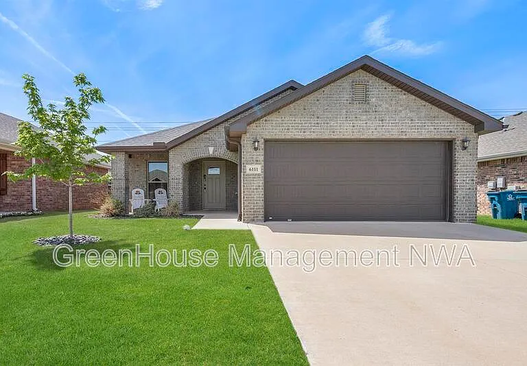 6111 NW McClellen St — Photo 1