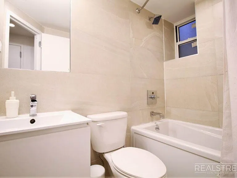 911 Jefferson Ave #1L — Photo 10