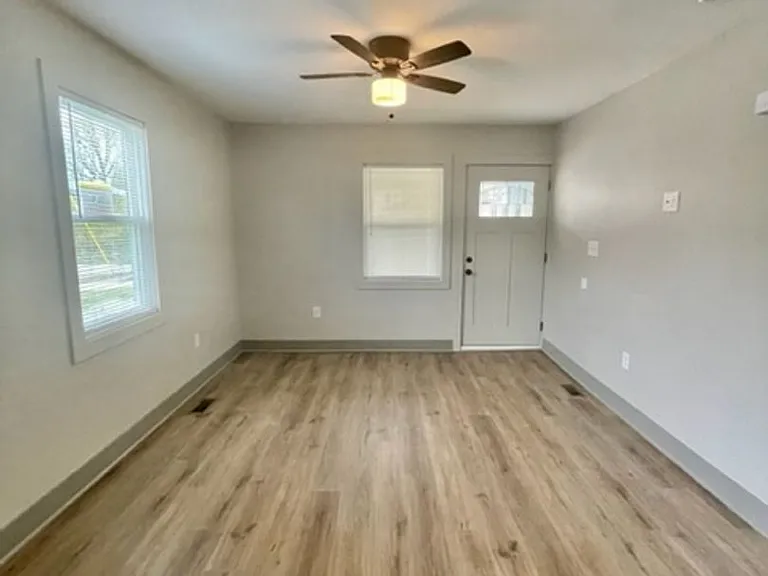 1304 Hawthorne St — Photo 3