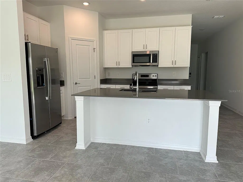 3 bed, 2.0 bath, 1562 sqft, $1,950 — Photo 4