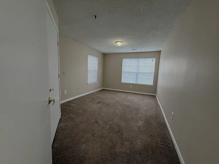 Bellewood Park Apartments — Photo 6