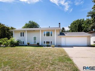703 E Elm St, Harrisburg, SD 57032