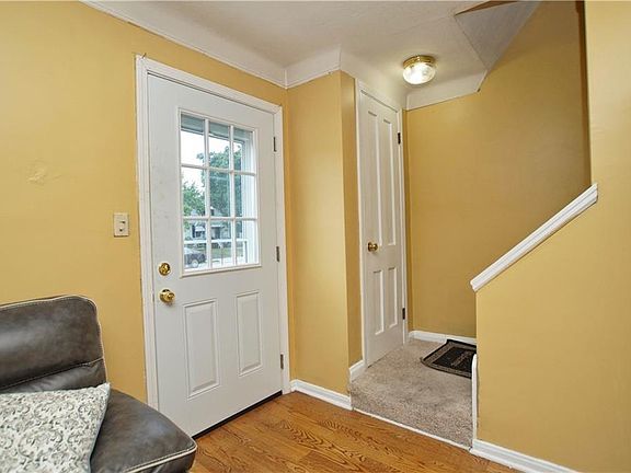 2nd image of 1588 Woodhurst Ave
