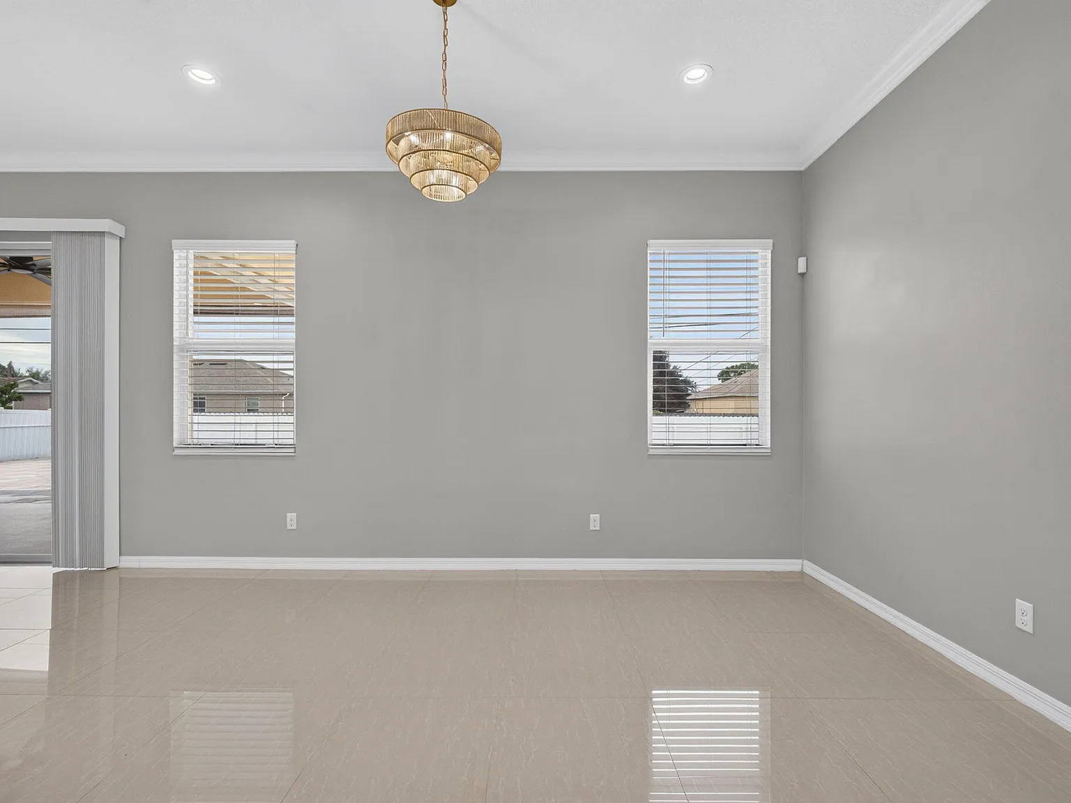 4 bed, 2.0 bath, 1852 sqft, $3,200 — Photo 4