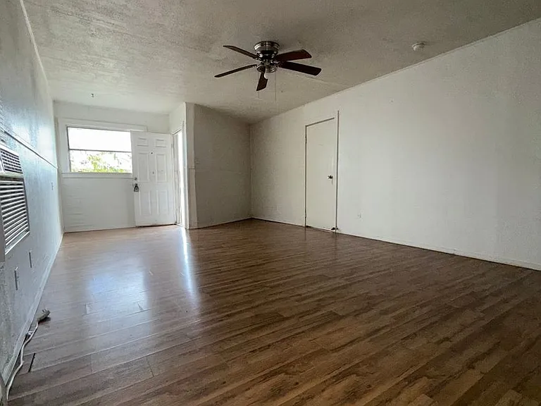 613 W Avenue Gln #D — Photo 4