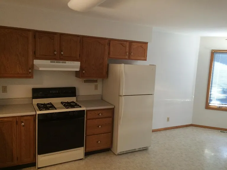 1406 Sturdy Rd — Photo 2