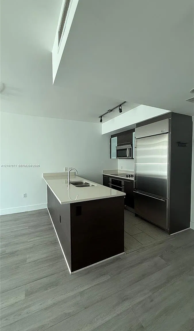500 Brickell East Condo — Photo 3