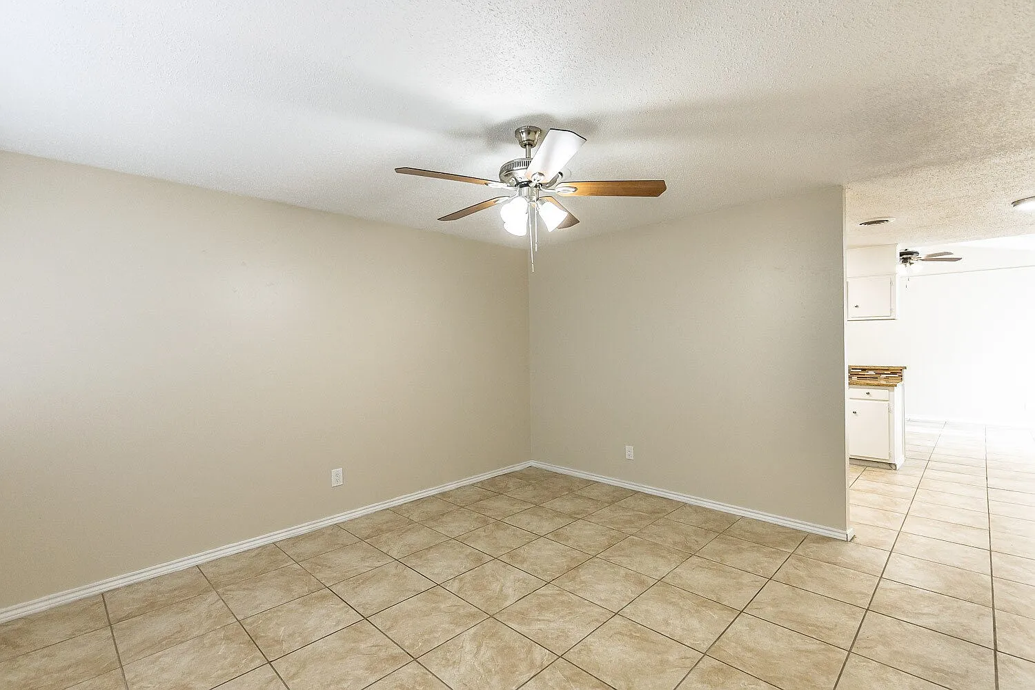 3 bed, 2.0 bath, 1514 sqft, $1,395 — Photo 3