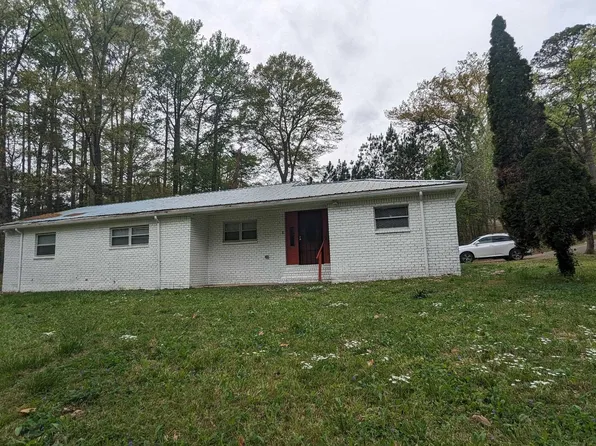 230 W Lake Dr, Bessemer, AL 35020