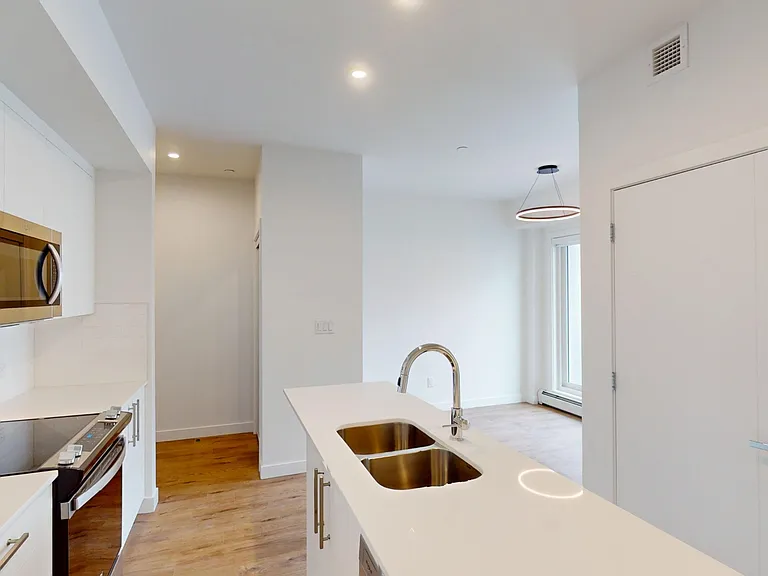 514 15th Ave SW — Photo 2