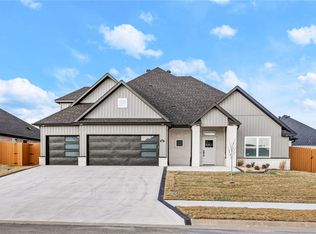 540 Bronco St, Centerton, AR 72719