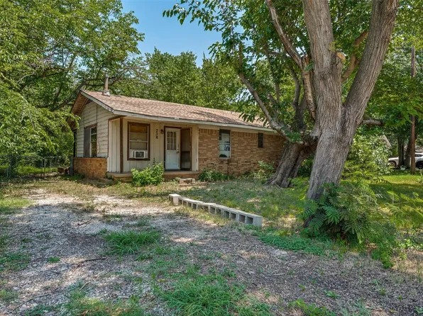 238 Oakwood Cir, Shady Shores, TX 76208