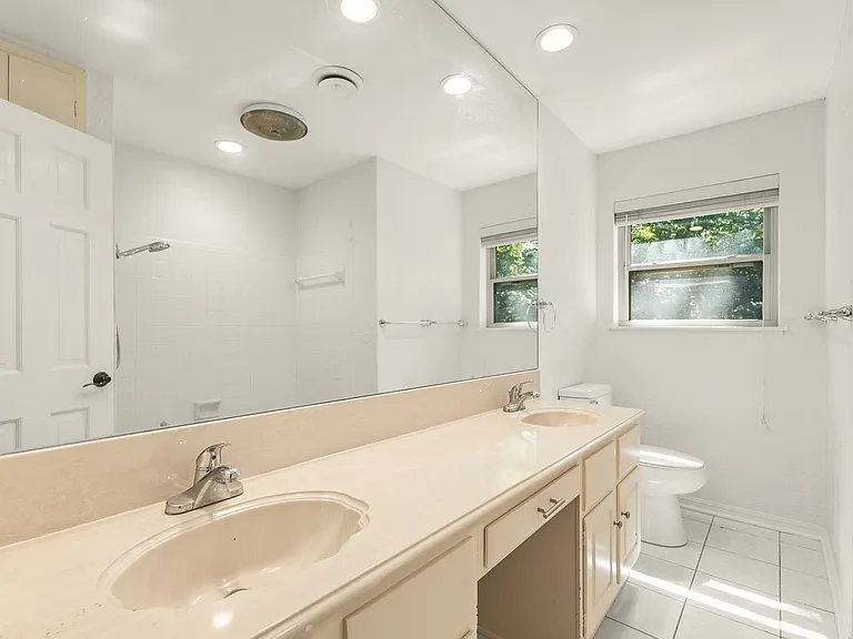 2825 E Inwood Ln — Photo 6