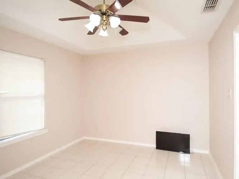 2083 Quito Loop — Photo 10
