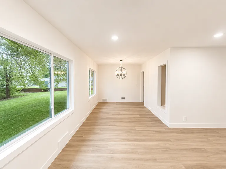 4301 Pleasant St SE — Photo 2