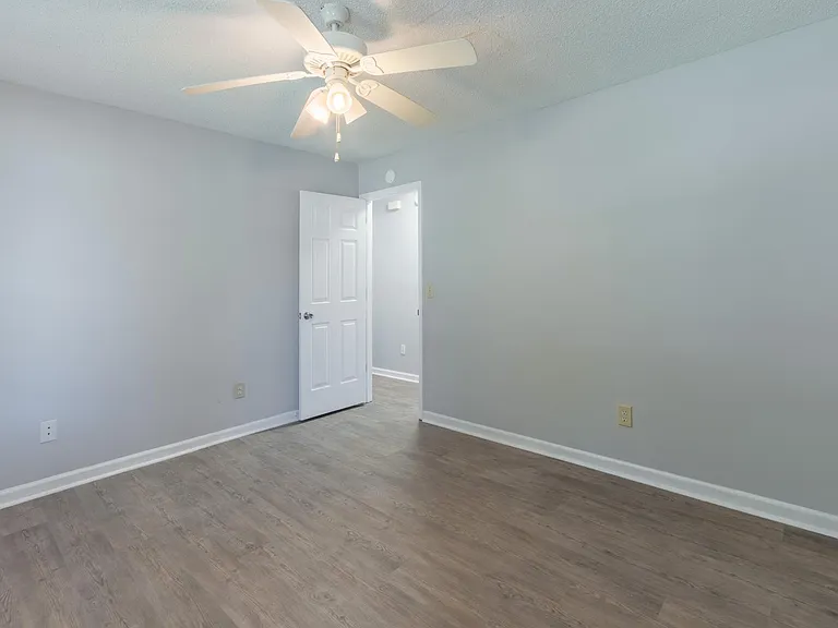 108 Dutch Dr — Photo 24