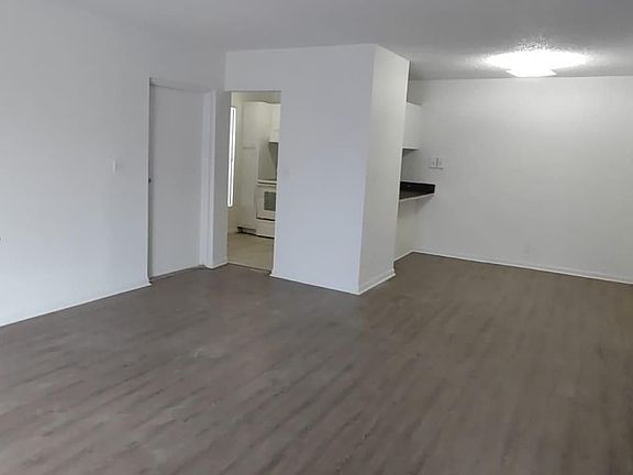 5th image of 4003 N University Dr #101