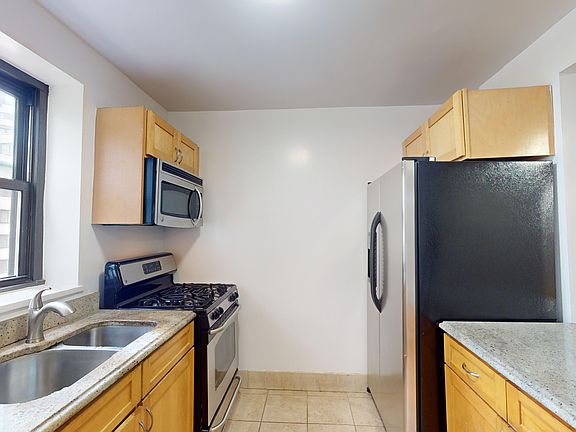 3rd image of 301 E 47th St APT 14J