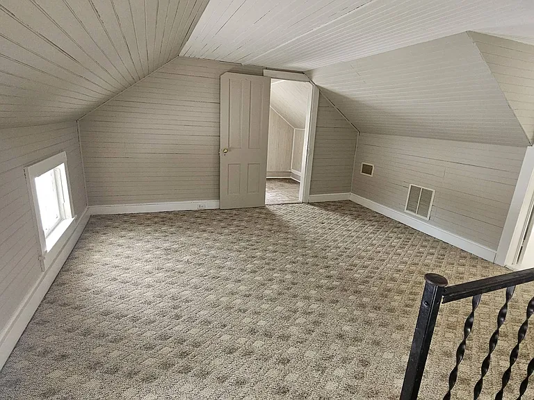 152 E Bell St — Photo 22