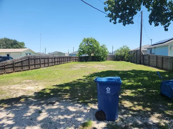 1024 S Pearl St, Rockport, TX 78382