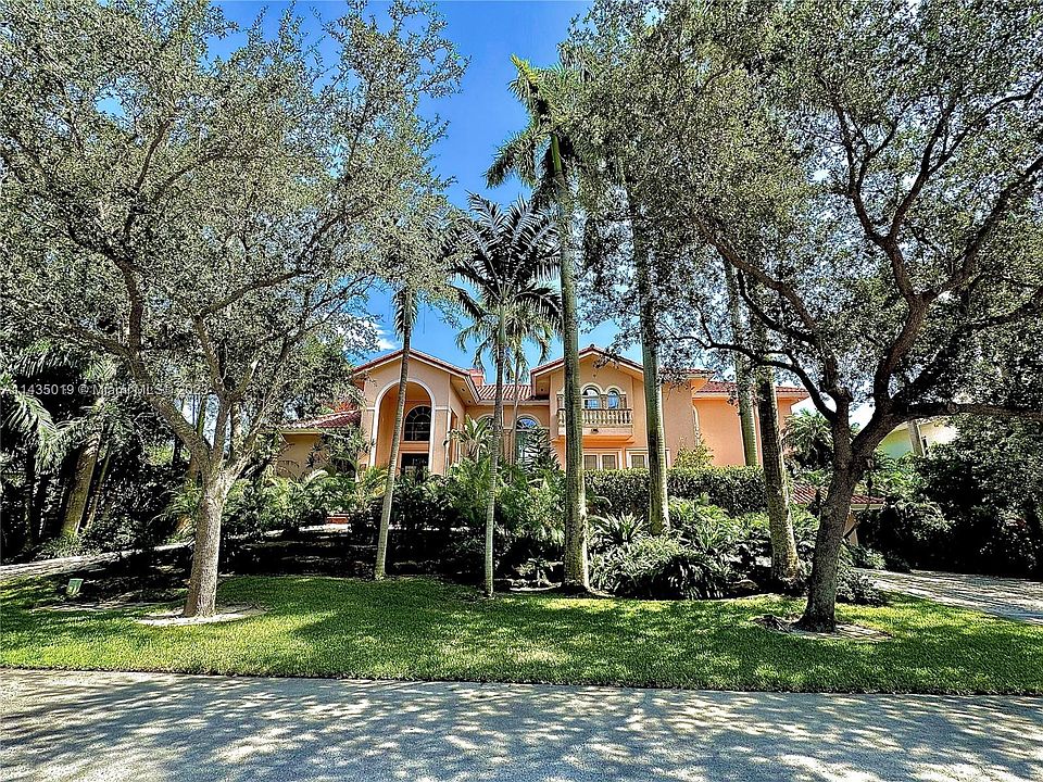 1st image of 168 Paloma Dr